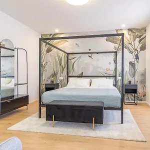 https://goldie-leon-rooms.it-lombardy.com